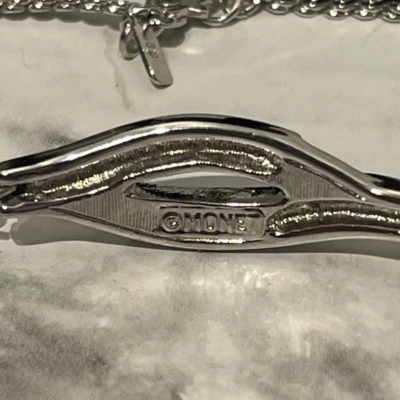 Vintage signed monet silver tone bracelet - Picture 3 of 5